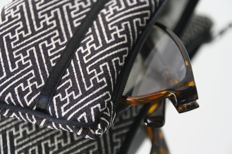 byZoon - étui à lunette Homme - série "black&black" - tissu traditionnel Japonais